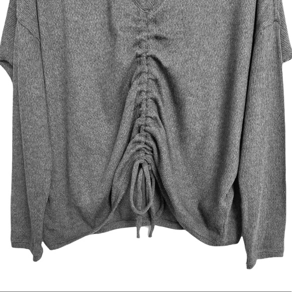 Mandee • Cinched Front Top - Picture 4 of 5